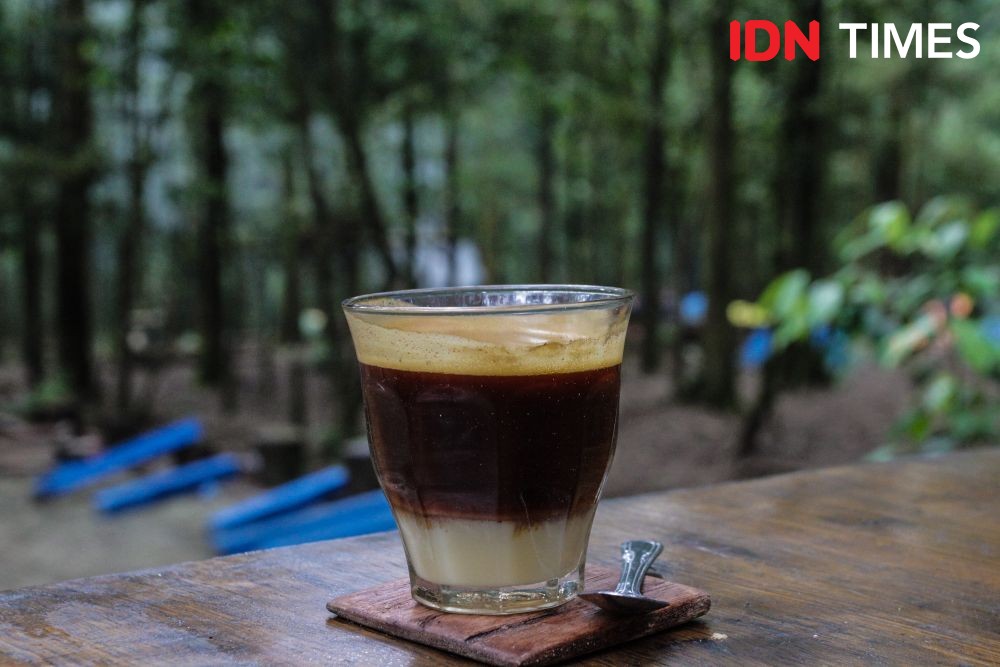 El Sierra, Menyeruput Kopi Karo Memandang Air Terjun Sikulikap