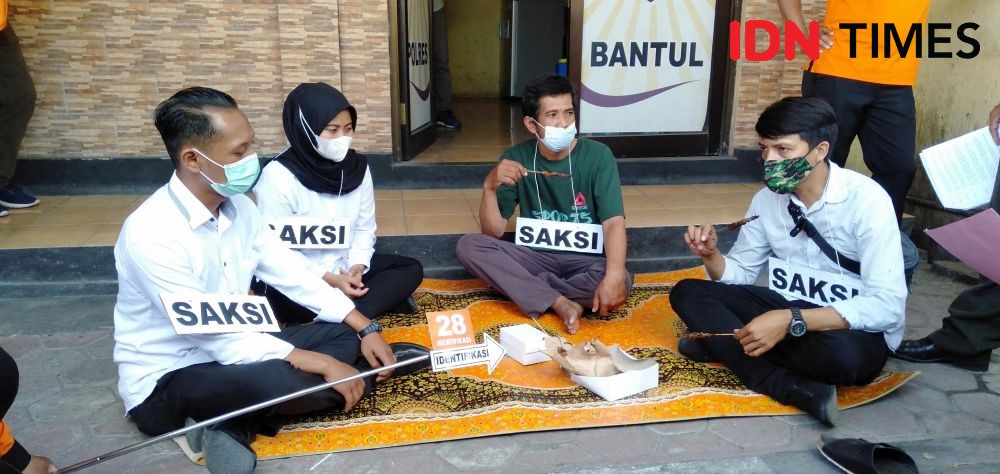 [FOTO] Adegan-adegan Rekonstruksi Kasus Sate Sianida di Bantul