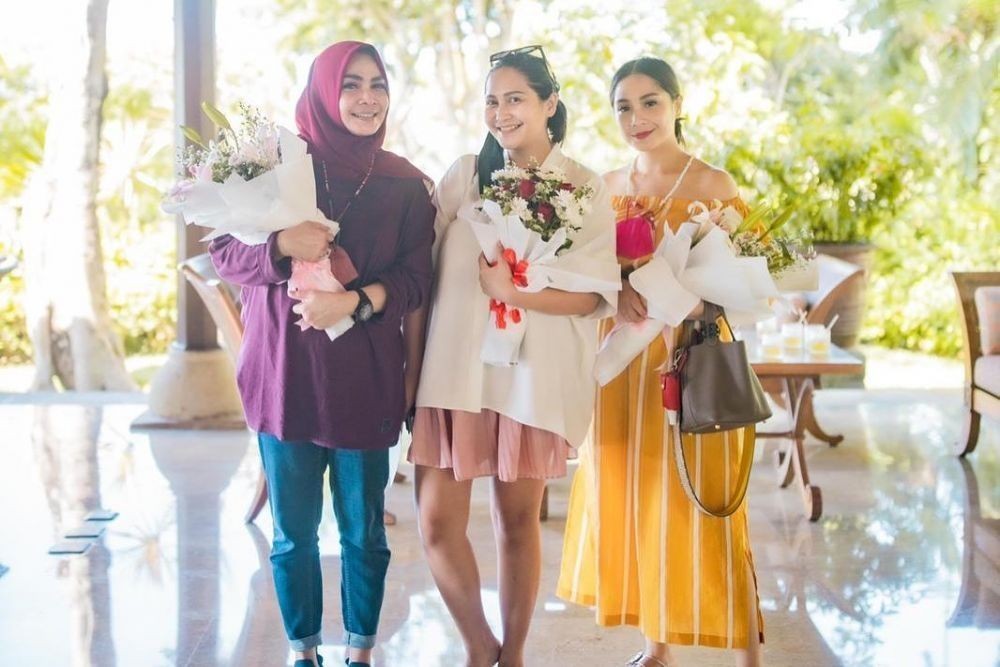 Aura Bumil Terpancar, 10 Potret Memesona Baby Bump Nagita Slavina