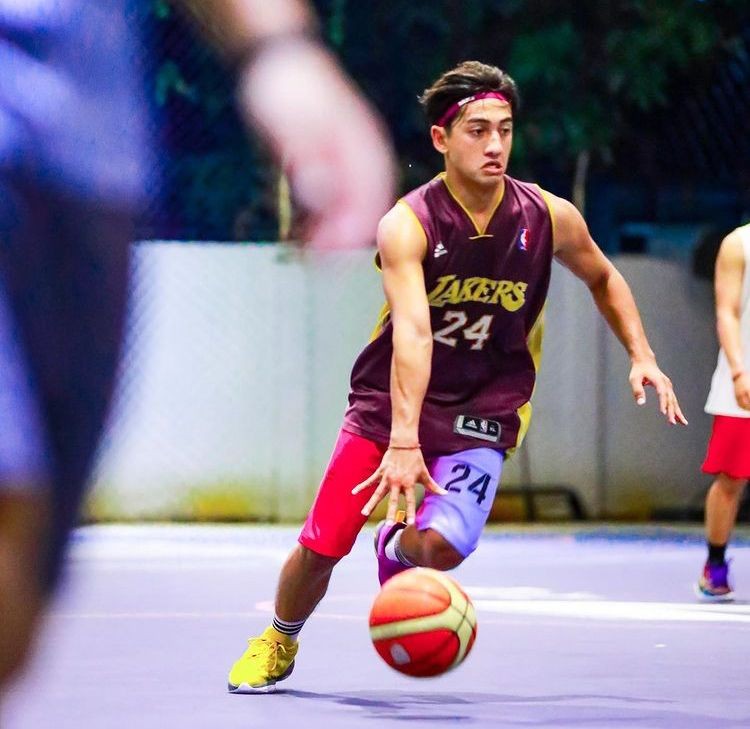 10 Potret Berotot Harris Vriza ketika Bermain Basket di Lapangan