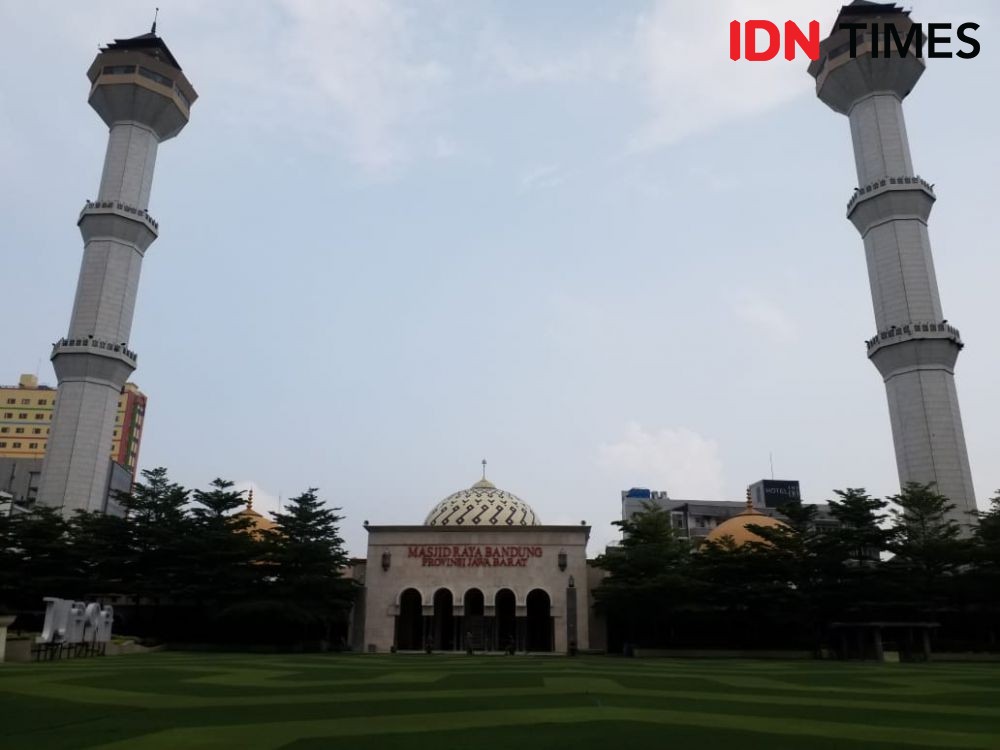 Pengunjung Masjid Raya Bandung Kini Bisa Nikmati Air Minum Gratis