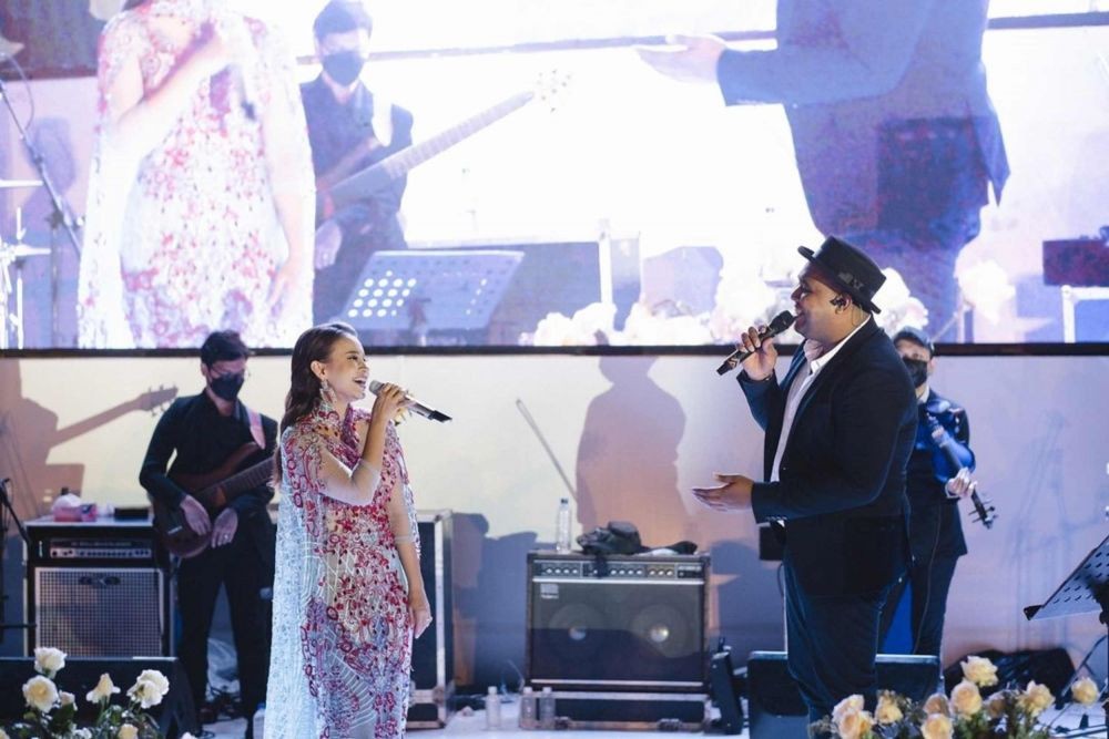 Pandemik, 10 Potret Diva Rossa yang Banting Setir Jadi Wedding Singer