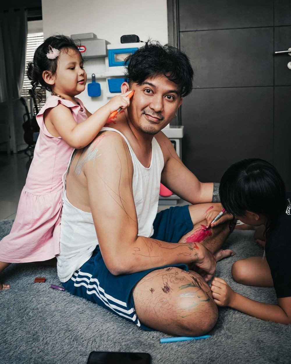 Papa Idaman! 10 Potret Artis Cowok FTV Urus Anak