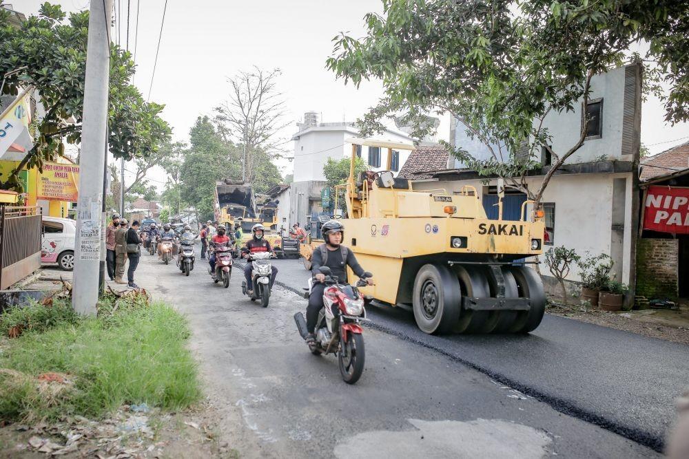 Jalan Rusak 1000 Kilometer di Jember Mulai Diperbaiki