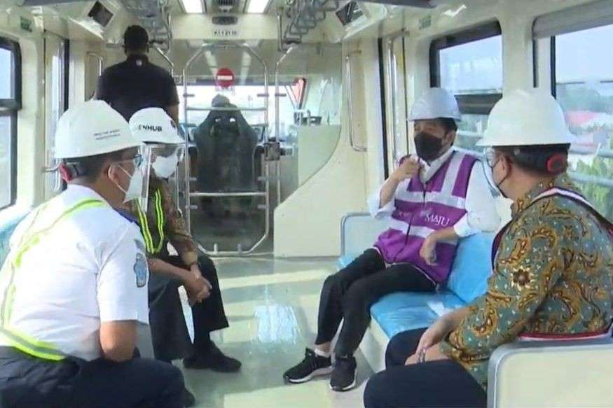 Jokowi: LRT Jabodebek Mulai Beroperasi Juni 2022