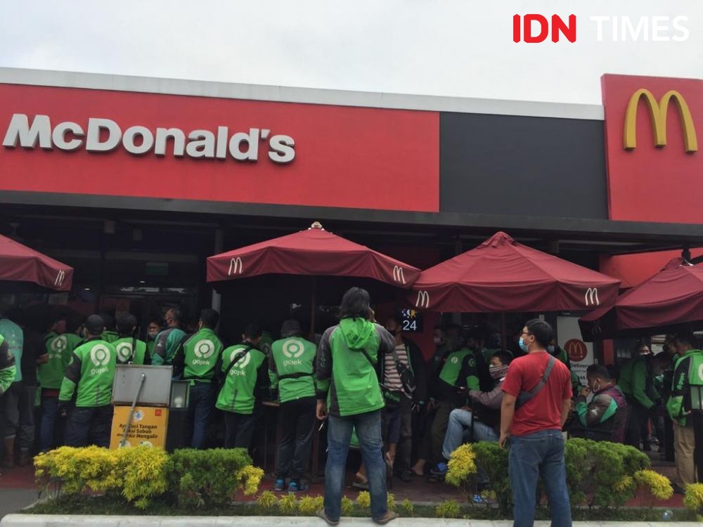 Heboh BTS Meal, Polisi Bubarkan Kerumunan di McDonald's Medan 