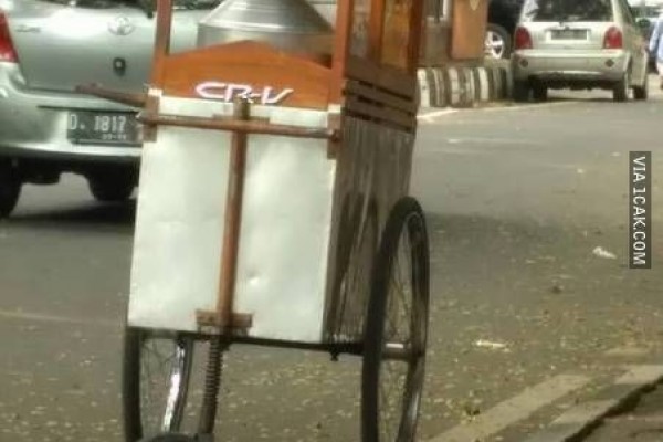 10 Potret Tulisan Lucu di Gerobak Pedagang Kaki Lima, Ada CR-V