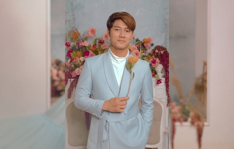 Pakai Baju Formal, 10 Potret Prewedding Mesra Lesty dan Rizky Billar