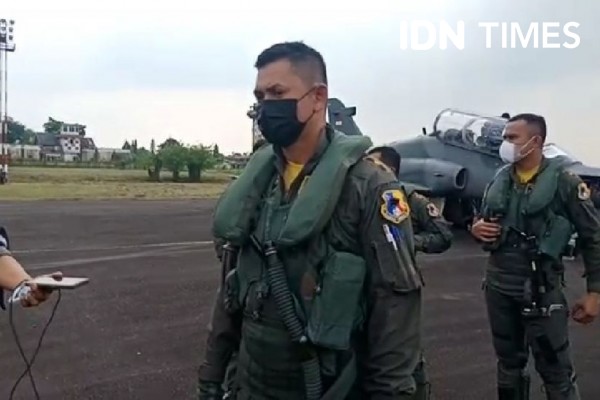 Mendarat di Palembang, Pilot Jet Tempur Hawk Gembira Pulang Kampung