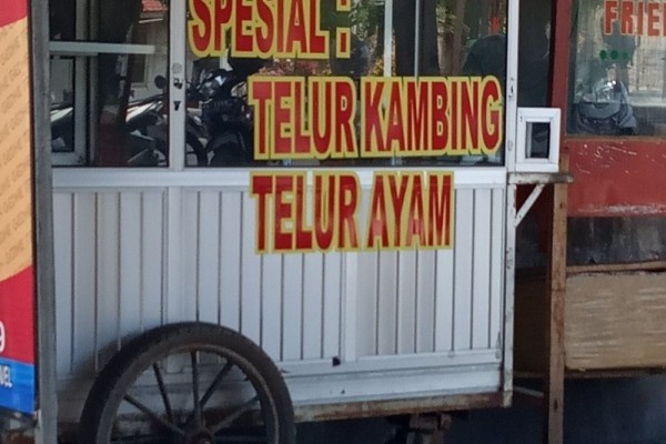 10 Kreasi Gerobak Pedagang PKL yang Bertuliskan Kata-kata Kocak