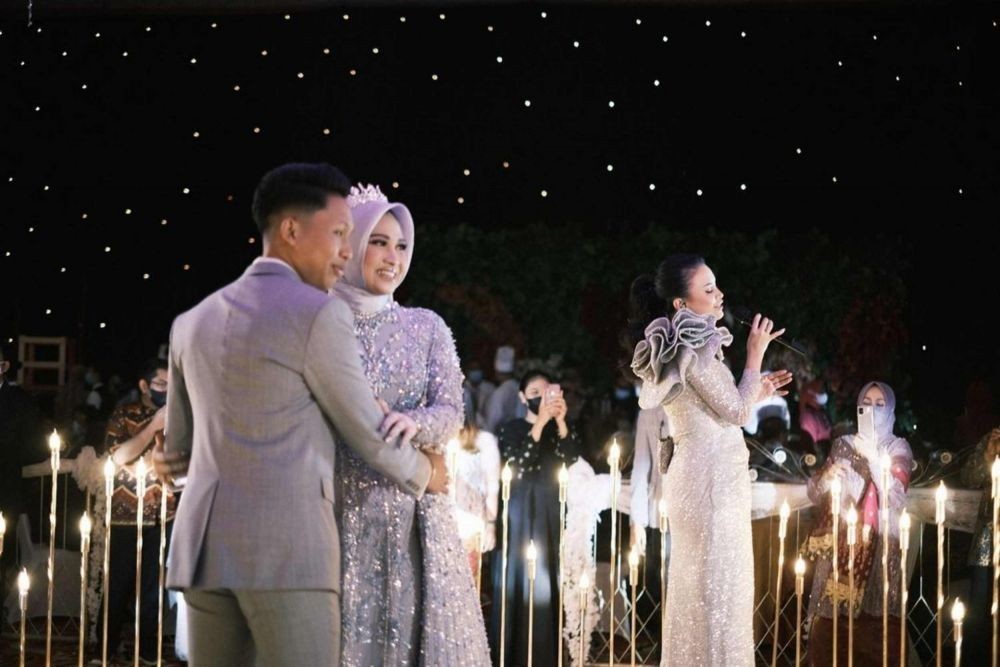 Pandemik, 10 Potret Diva Rossa yang Banting Setir Jadi Wedding Singer