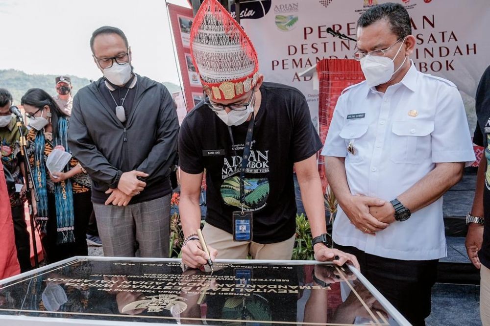 Diresmikan Sandi, Adian Nalambok Jadi Spot Terbaik Pandang Danau Toba