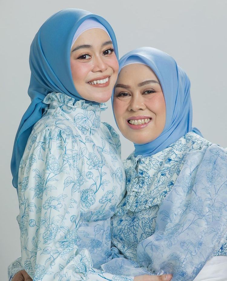 10 Kedekatan Lesti Kejora dengan Sang Mama, Putri Satu-satunya