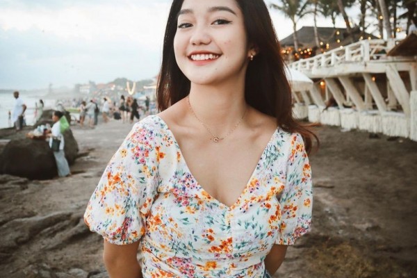 Sama-sama Populer di TikTok, 10 Adu Pesona Chika Vs Bulan Sutena