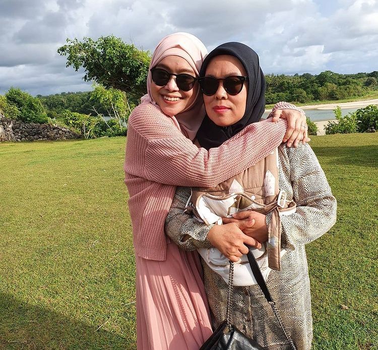 10 Kedekatan Lesti Kejora dengan Sang Mama, Putri Satu-satunya