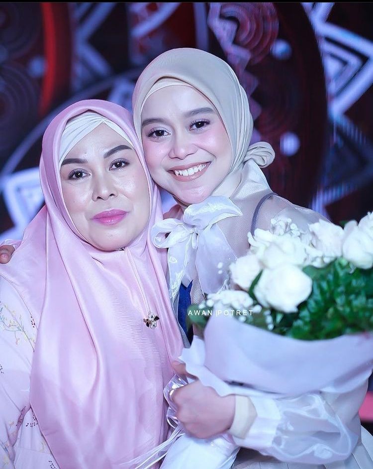 10 Kedekatan Lesti Kejora dengan Sang Mama, Putri Satu-satunya