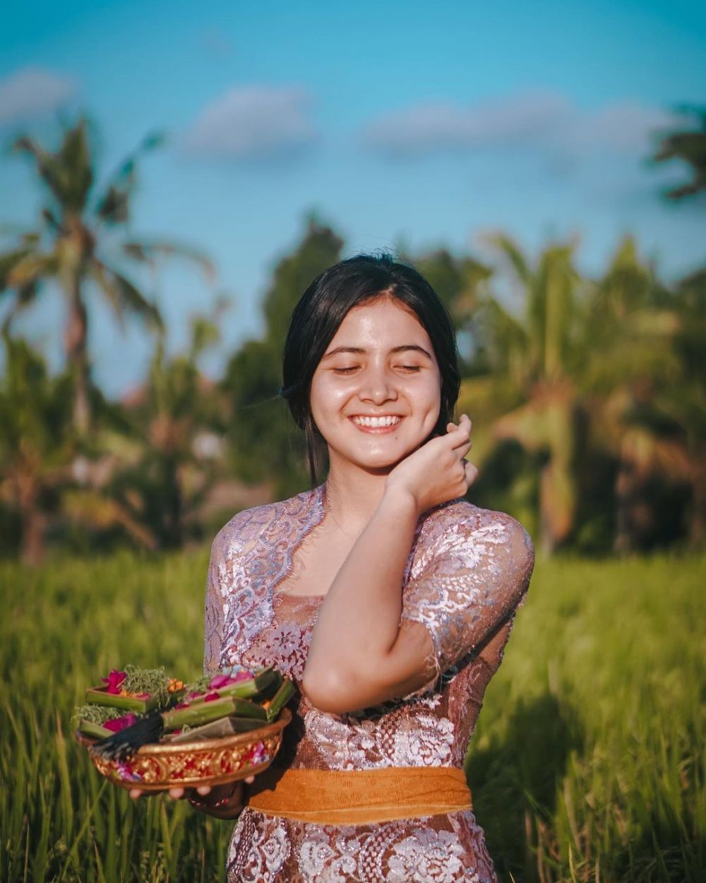 Sama-sama Populer di TikTok, 10 Adu Pesona Chika Vs Bulan Sutena