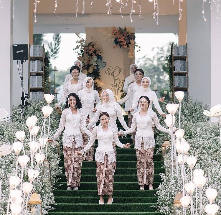 Host Lamaran Lesti Kejora dan Rizky Billar, 10 Potret Hits Rara LIDA