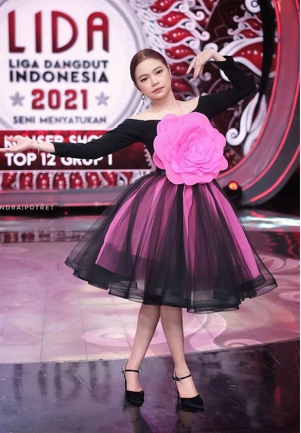Host Lamaran Lesti Kejora dan Rizky Billar, 10 Potret Hits Rara LIDA