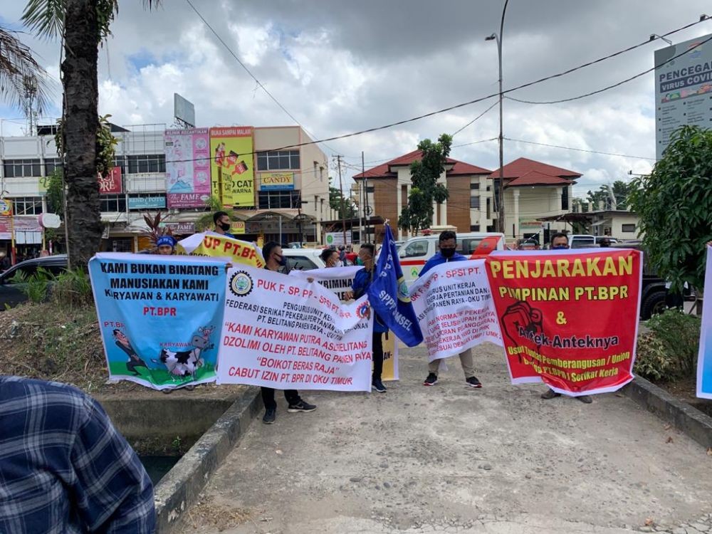 Puluhan Pekerja PT BPR Demo Tuntut Selisih Upah dan Lembur 