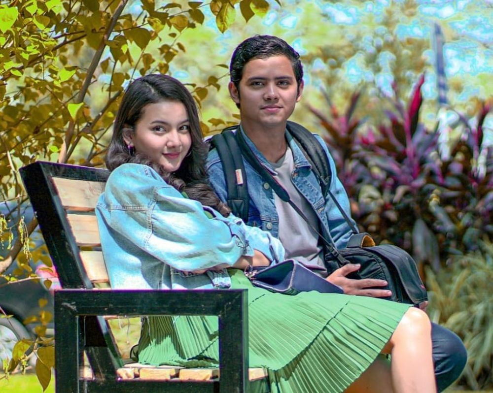 10 Potret Mesra Selebriti yang Bikin Lupa Hanya Terjadi di Sinetron