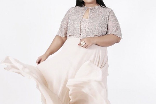Cetar to the Max! 9 Gaya Kondangan Plus Size Berbahan Tulle
