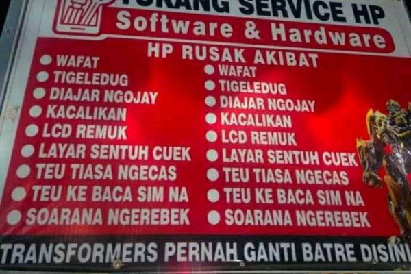 Silakan Ngakak! 10 Potret Banner Tukang Servis HP Ini Kocak