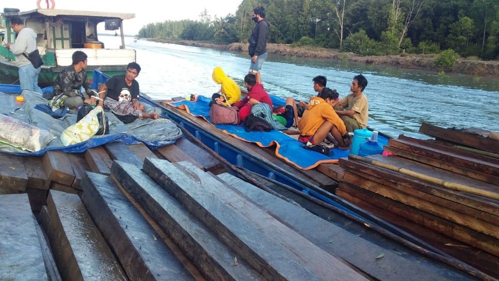 Polisi Tangkap Dua Kapal Berisi Kayu Ilegal di Kaltara 