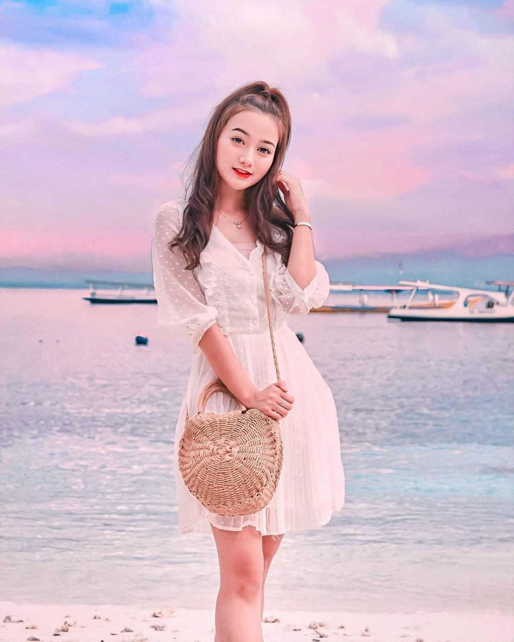 Punya Banyak Gaya! 9 Hairdo ala Beauty Vlogger Nanda Arsyinta