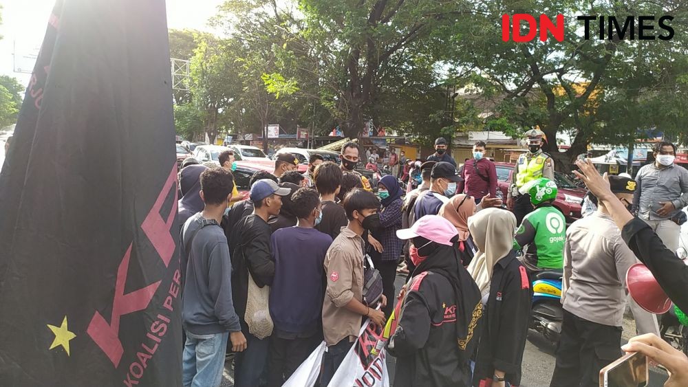 Jenuh Kuliah Online, Mahasiswa Makassar Demo Minta Kelas Tatap Muka
