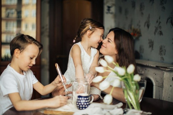 5 Tips Jadi Playful Parents untuk Buah Hati, Bonding Makin Erat