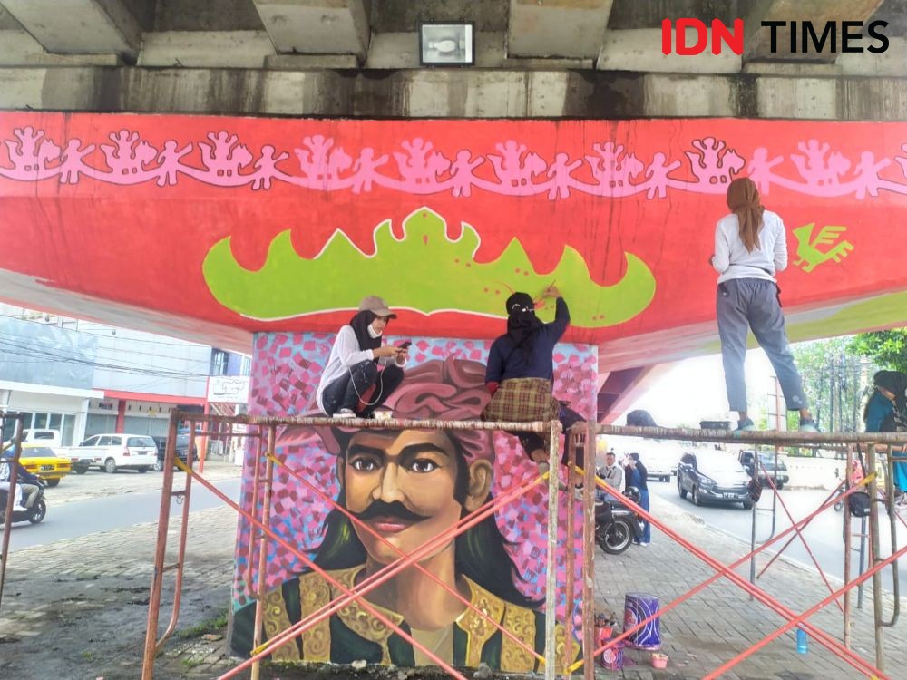 Keren! Mural Pahlawan Nasional Terpampang di Flyover Kedaton
