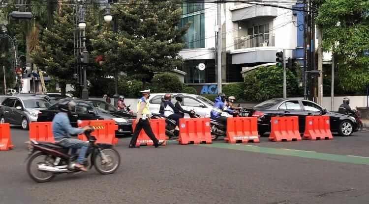 Dirumah Aja! Mulai Hari Ini Ruas Jalan di Kota Bandung Ditutup 