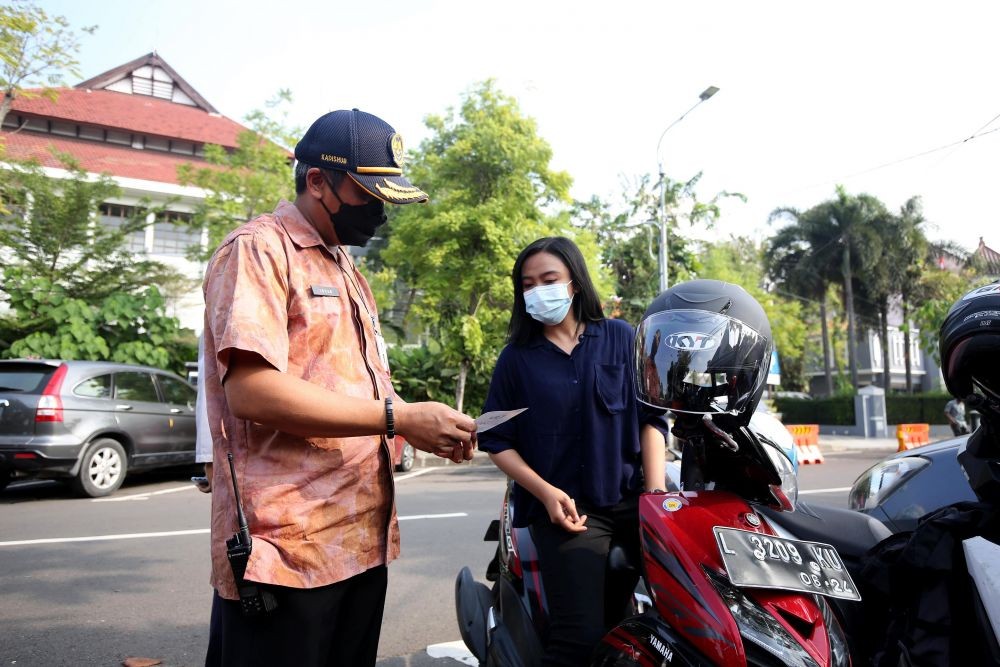 Parkir Tepi Jalan di Surabaya Kini Gunakan Fitur Pembayaran Digital