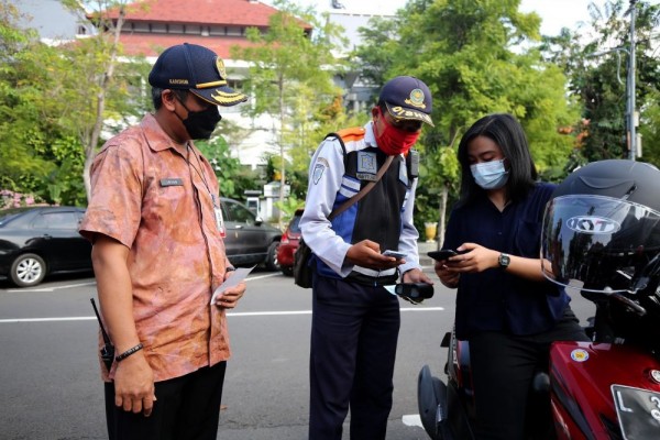 Parkir Tepi Jalan Di Surabaya Kini Gunakan Fitur Pembayaran 9879