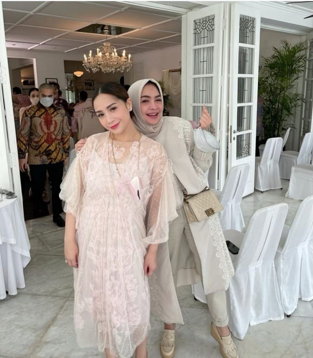 Mewah bak The Kardashian, 10 Gaya Kondangan Glamor ala Keluarga Andara