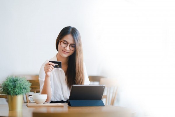 Apa Benar Semua Kartu Debit Sama Saja? Coba Cek 11 Hal Ini