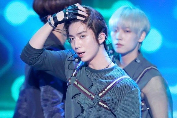 Comeback Bulan Juli, Ini 10 Potret Hwiyoung SF9 Saat On Stage