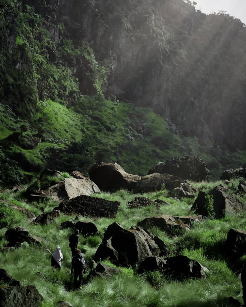 10 Puncak Gunung Paling Angker Di Indonesia