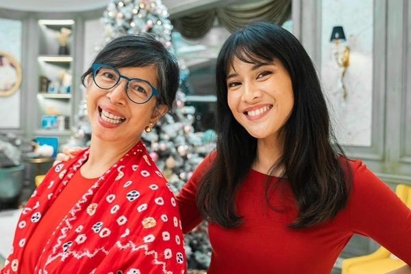 15 Artis yang Beda Agama sama Orangtuanya, Tetap Saling Menghormati