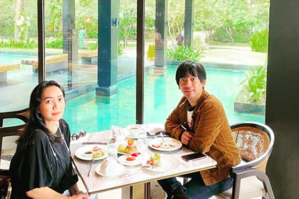 Sedang Jadi Sorotan, Ini 10 Potret Rian D'Masiv dan Istri