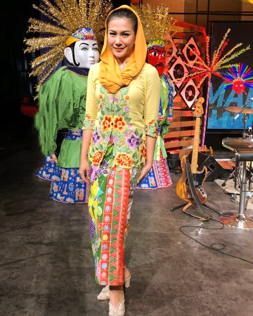 Inspirasi Kebaya Betawi Ala Seleb