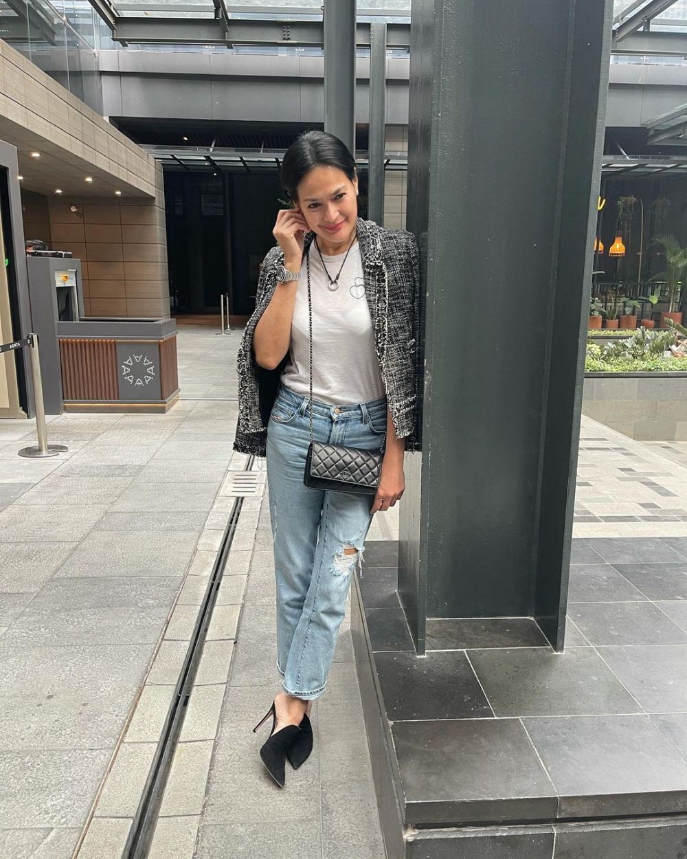 10 Style Donna Harun saat Hangout, Masih Kayak Gadis Remaja Banget!