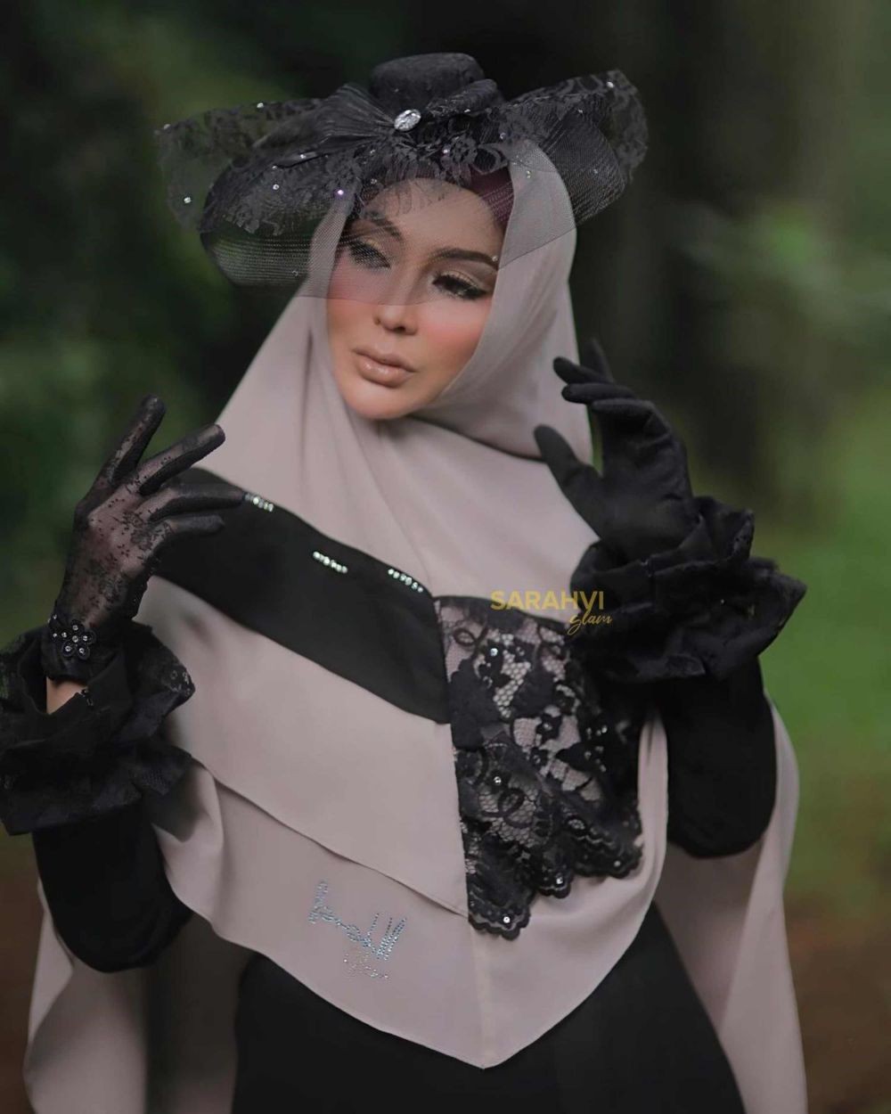 9 Bintang Film Panas yang Sudah Hijrah dengan Balutan Hijab