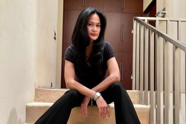 10 Style Donna Harun saat Hangout, Masih Kayak Gadis Remaja Banget!