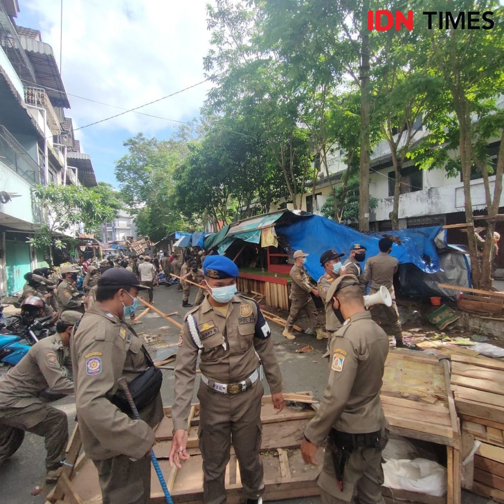 Lapak PKL Liar di Pasar Pandansari Balikpapan Dibongkar Paksa