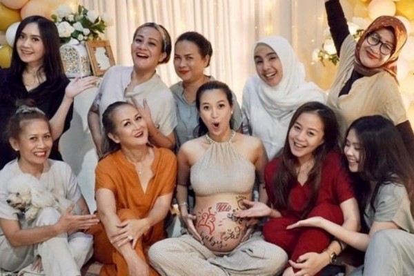 9 Potret Intimate Baby Shower Sylvia Fully