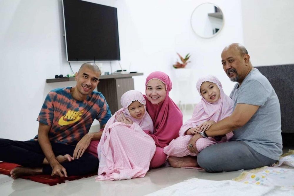 Terpapar COVID-19, 10 Kebersamaan Indro Warkop dan Keluarga