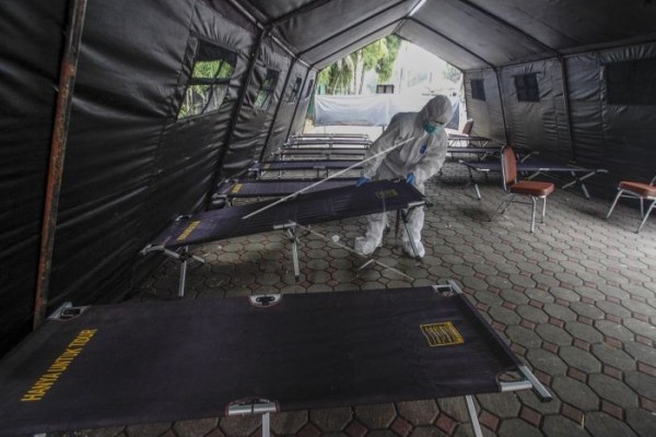 Ruang IGD Penuh, RSUD Cibinong Buat Tenda Darurat untuk Pasien COVID