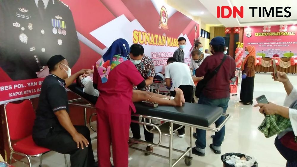 Bocah 10 Tahun Bahagia Ikut Khitanan Gratis Polresta Bandar Lampung